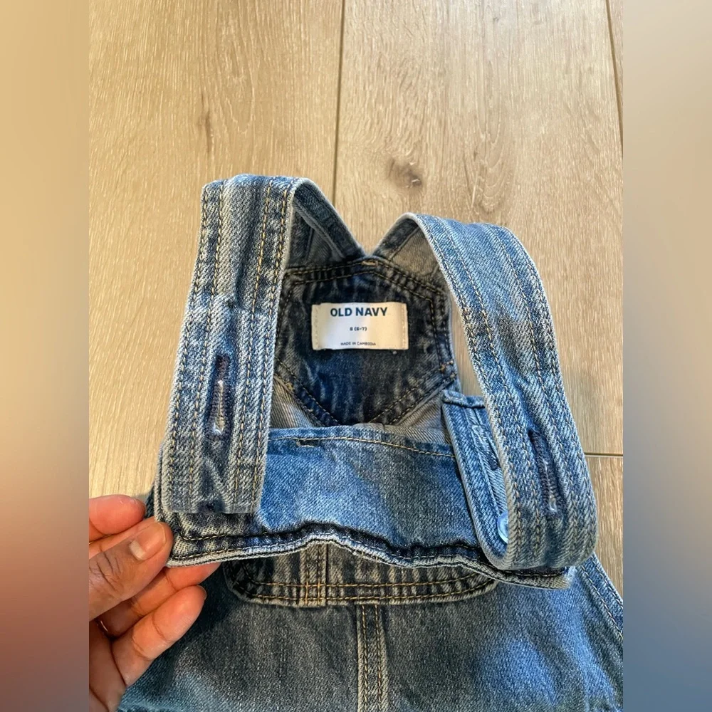 Old Navy Kids Distressed Denim Bib Overalls Size Small 6-7 - Picture 4 of 6
